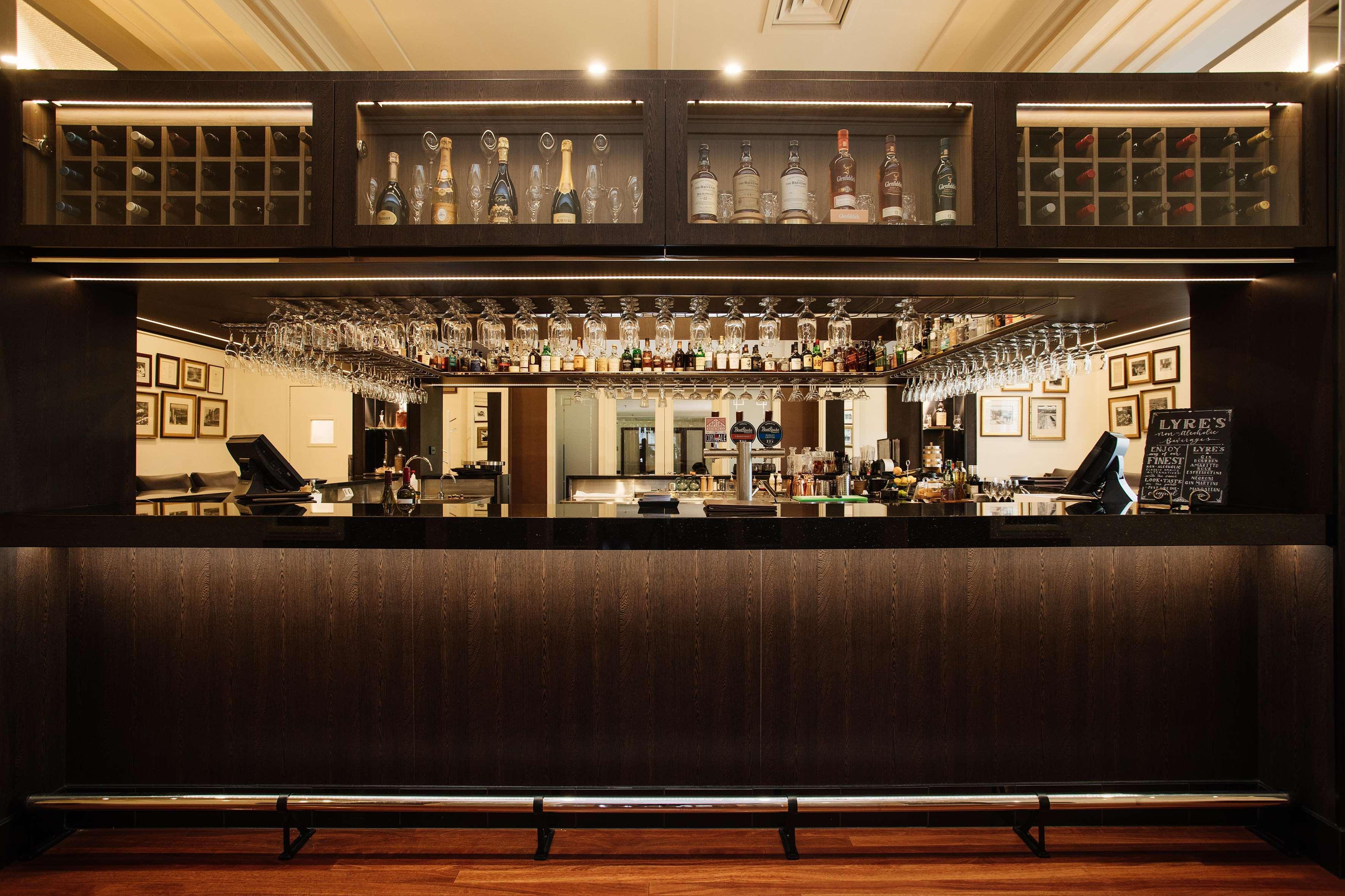 Hyatt Hotel Canberra - A Park Hyatt Hotel Extérieur photo The bar at the hotel