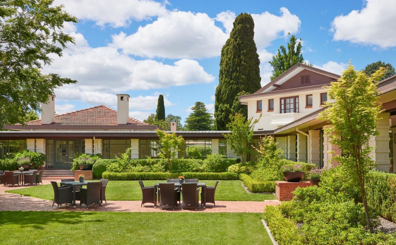 Hyatt Hotel Canberra - A Park Hyatt Hotel Extérieur photo The residence of the Spanish ambassador in Sofia