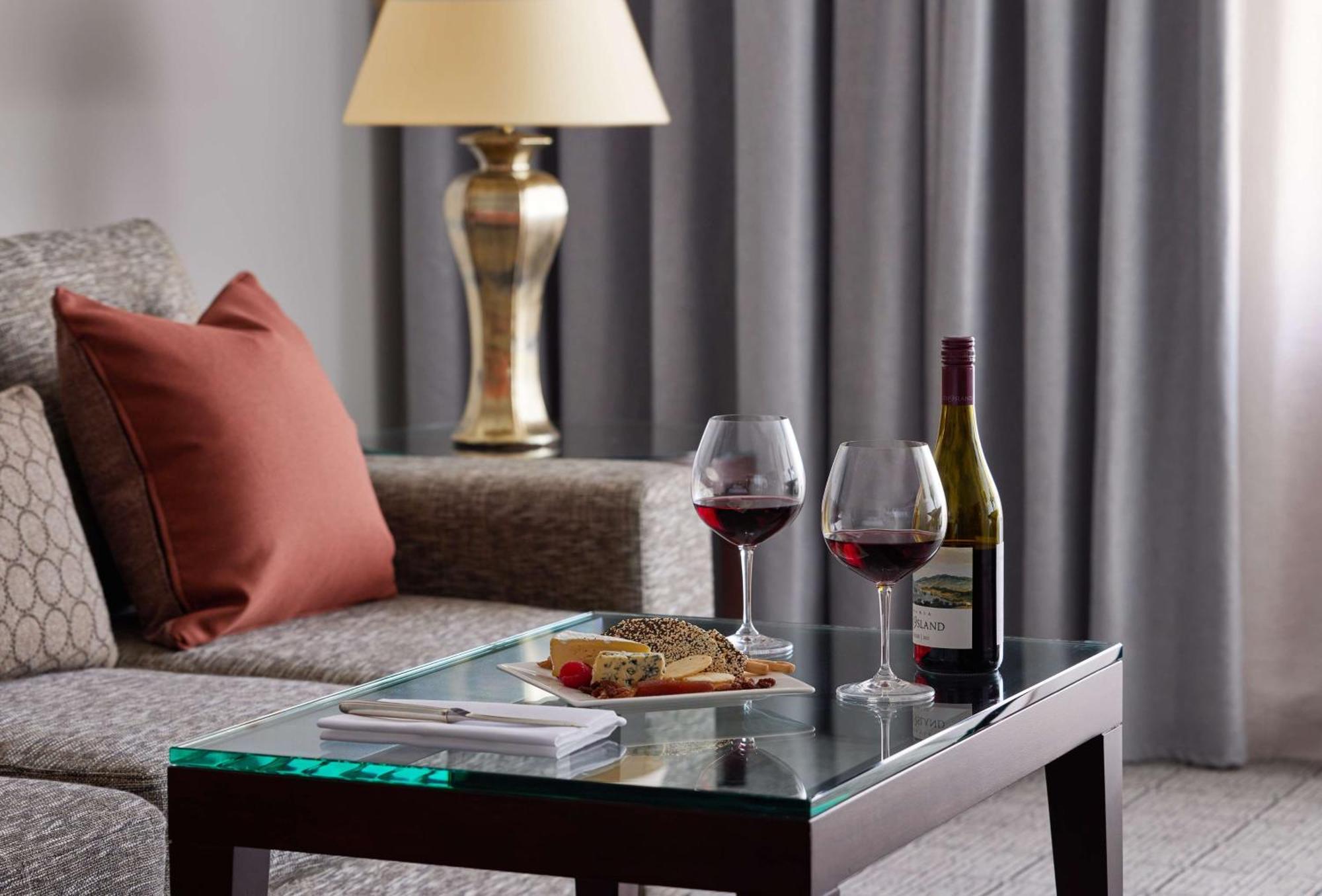 Hyatt Hotel Canberra - A Park Hyatt Hotel Extérieur photo A wine table